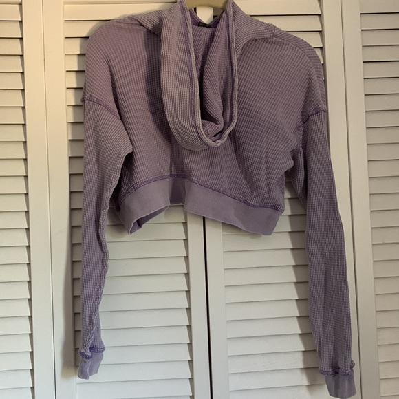 Cropped Waffle Knit Hoodie - Picture 2 of 4